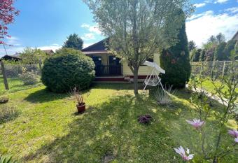 Levendula Jakuzzis Vend  gh  z has rooms with a private hot tub