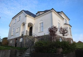 Villa Albeck has Balcony rooms