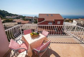 Apartman Duje has Balcony rooms