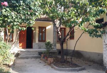 Vila 1926 Hostel allows 18 year olds to book a room