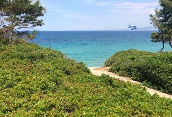 Sunset Villa has Balcony rooms