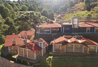 Los Pirineos has Balcony rooms