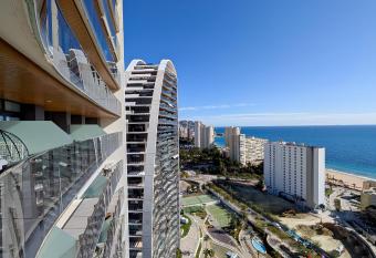 SUNSET WAVES sea & sky apartment has Balcony rooms