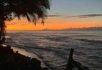 MY DREAM BEACH HOUSE has Balcony rooms