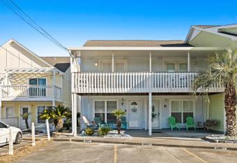 The Shores Pointe Panama Unit F has Balcony rooms