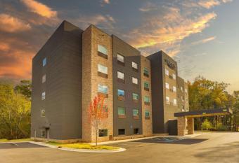 Country Inn and Suites by Radisson  Cumming  GA allows 18 year olds to book a room