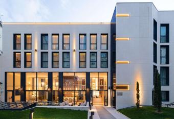 Hotel Yac Paris Clichy, a member of Radisson Individuals has Balcony rooms