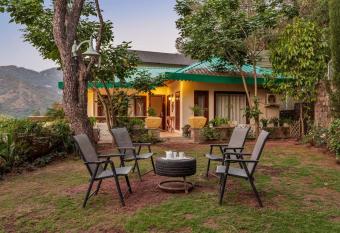 StayVista at Birds Eye View with outdoor seating has Balcony rooms