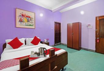 Super OYO Flagship 89087 Brill Rooms Saltlake City Centre allows 18 year olds to book a room