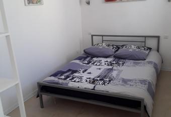 O   Paille en Queue de Lajade Appartement F3 allows 18 year olds to book a room