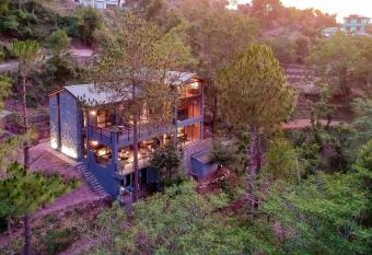 StayVista at The Hill Abode has Balcony rooms