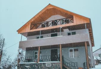 Guest House Zargashi has Balcony rooms