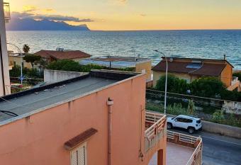 3 bedrooms house with sea view terrace and wifi at Alcamo has Balcony rooms