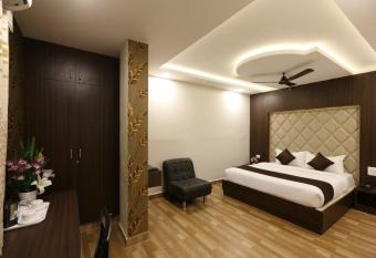 Rich Inn Studios and Suites allows 18 year olds to book a room