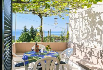 House Lida has Balcony rooms