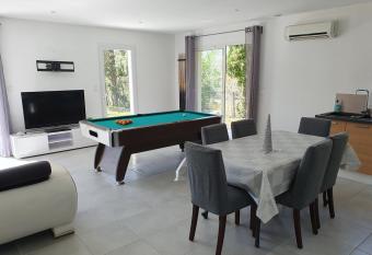 GITE COTE LAC allows 18 year olds to book a room