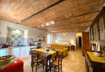 Casa Vacanze Cascina Mombello has Balcony rooms