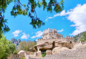 Magn  fico Castillo privado, elevado en la roca has Balcony rooms