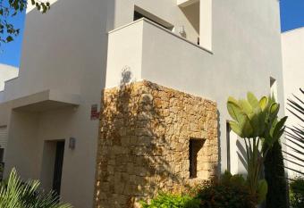 Villa La Valiente Roca allows 18 year olds to book a room