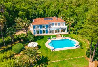 V  lla ZARIK has Balcony rooms