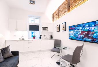 Apartamenty Biznes by SHAUSHA NR 7A allows 18 year olds to book a room