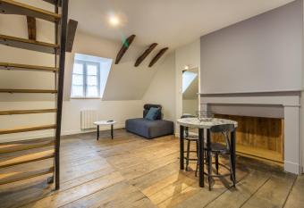 Appartement R3 T2 Rodez Centre Historique allows 18 year olds to book a room