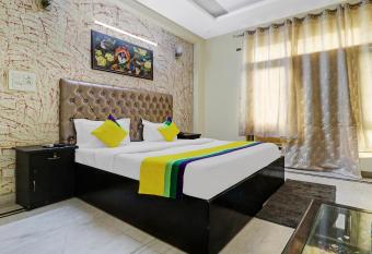 FabExpress HM Palace allows 18 year olds to book a room