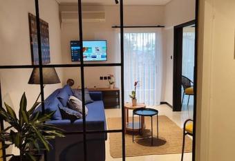 KALAMATA CENTRAL APARTMENT has Balcony rooms