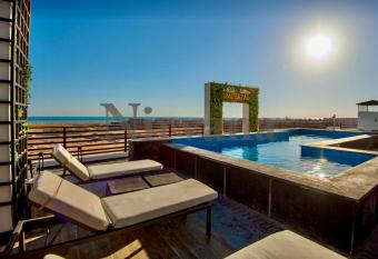 Special price Luxurious apt in boutique resort allows 18 year olds to book a room