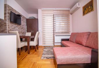 Plavi horizont- Zlatiborski konaci has rooms with a private hot tub