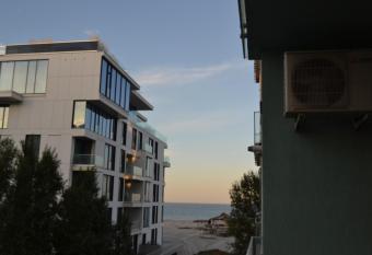 Studio Nova has Balcony rooms