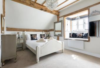 Plume Apartment allows 18 year olds to book a room