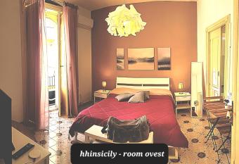 HomeholidayinSicily - Room ovest has Balcony rooms