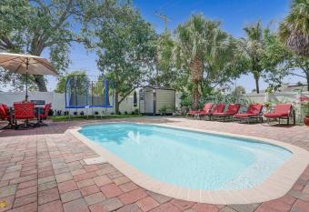 New Elegant Miami House Heated Pool Min to Beach has Balcony rooms