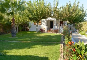 Flora s Garden House - close to Schinias beach has Balcony rooms