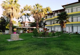 Villa Christina Sea Side has Balcony rooms