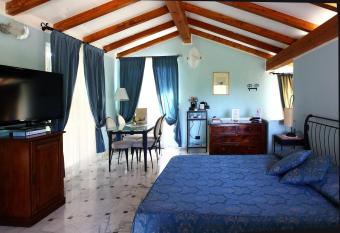 Le Ville Relais allows 18 year olds to book a room