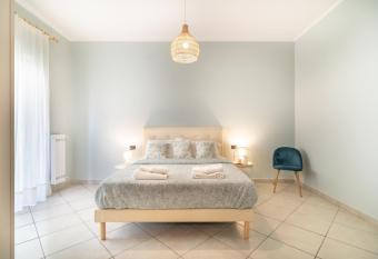 SORRENTO HIDDEN GARDEN & Rooms has Balcony rooms