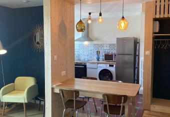 Le Ptit Debussy concierge Leroy C has Balcony rooms