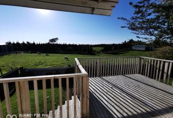 On Tate has Balcony rooms