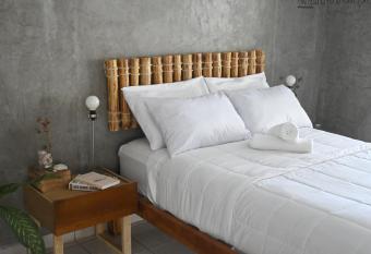 Desert Heart Hostel allows 18 year olds to book a room