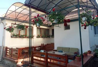 Elza Guesthouse has Balcony rooms