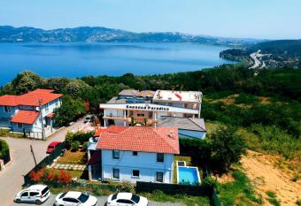 Sapanca Manzara Villa 1 Is  tma Havuzlu allows 18 year olds to book a room