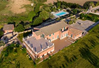 Al Palmento Cruillas allows 18 year olds to book a room