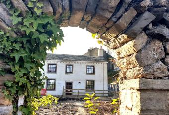 Buck - En-suite Room in Canalside Guesthouse has Balcony rooms