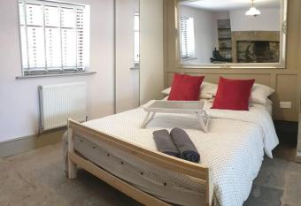 Pemberton - Suite in Canalside Guesthouse has Balcony rooms