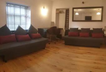 Sparks - Family Suite in Canalside Guesthouse has Balcony rooms