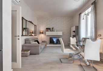 Melie s House - City Centre Apartment SIT allows 18 year olds to book a room