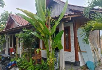 Ayolah surf house and surf camp has Balcony rooms