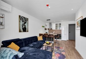 Nydelig ny, betjent leilighet i Makarska has Balcony rooms